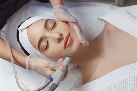 Hydrafacial Treatments .
